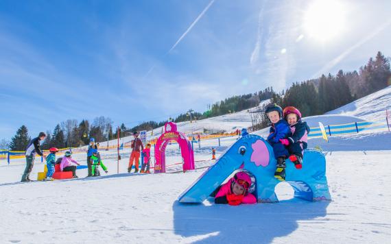 hauser-kaibling-kinder-im-wollis-kids-park-spiel-spaß-im-schnee hauser-kaibling-kinder-im-wollis-kids-park-spiel-spaß-im-schnee
